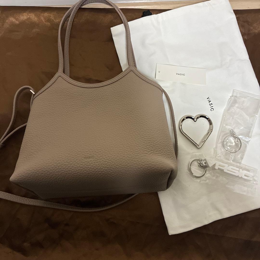 タイムセール‼️VASIC ループミニミニ　チャーム付き‼️ ポップアップ限定‼️