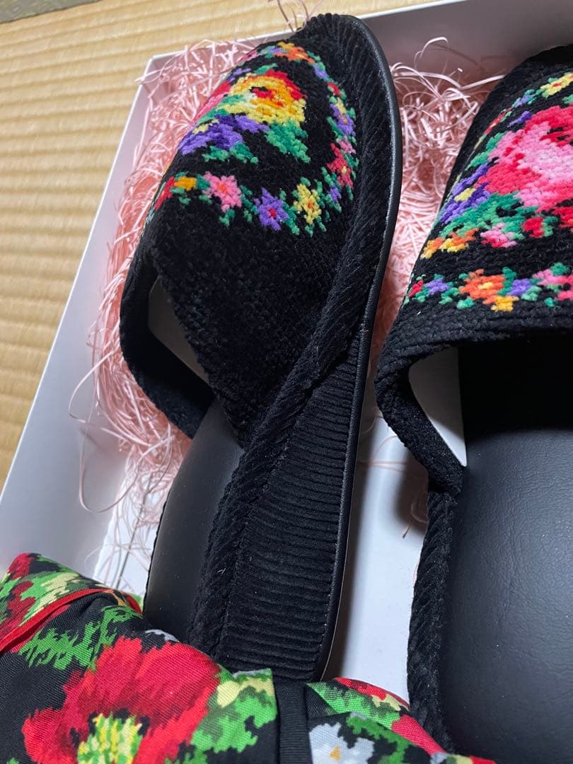 FEILER 花柄スリッパ・エプロンセット