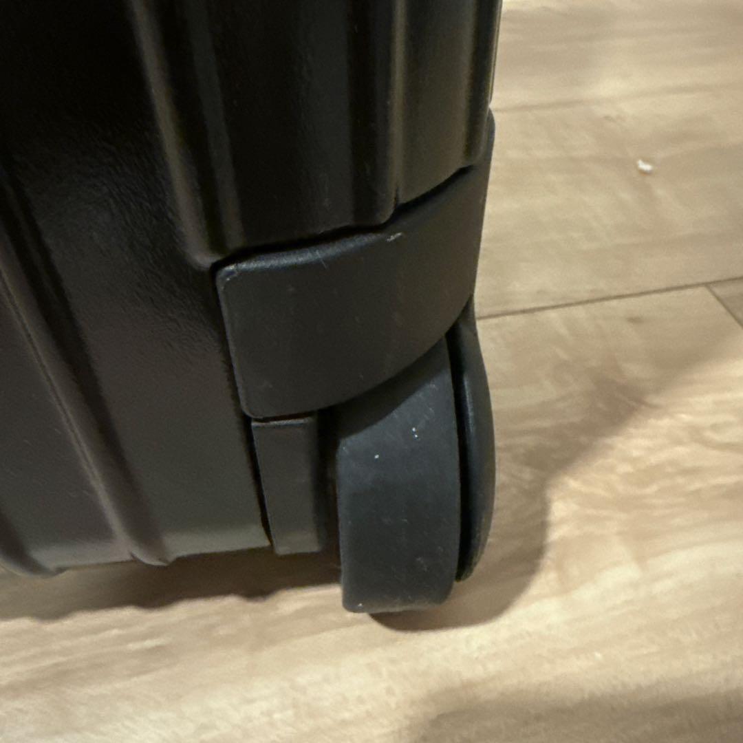 美品　リモワ　サルサ　黒　2輪 約33Ｌ　即購入OKです。