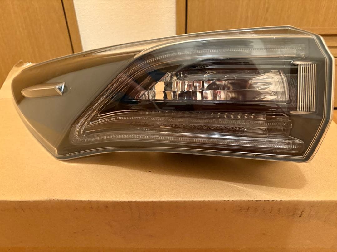 60ハリアー 左外側テールランプ トヨタ純正