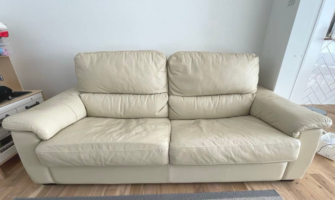 【送料無料】ACTUSアクタス　クリーム色レザー3人掛けソファ