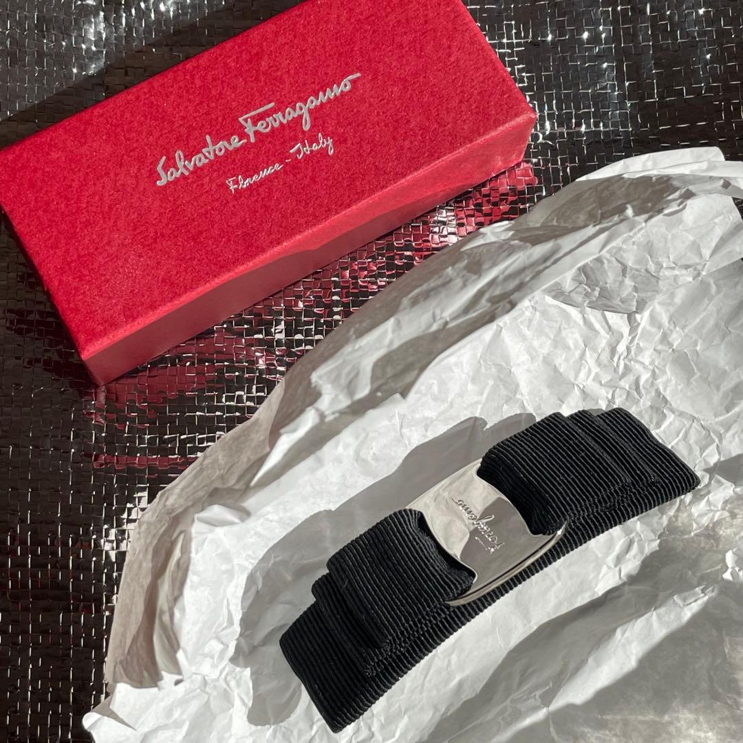 《新品》ブラック　SalvatoreFerragamoフェラガモ　ヘアバレッタ