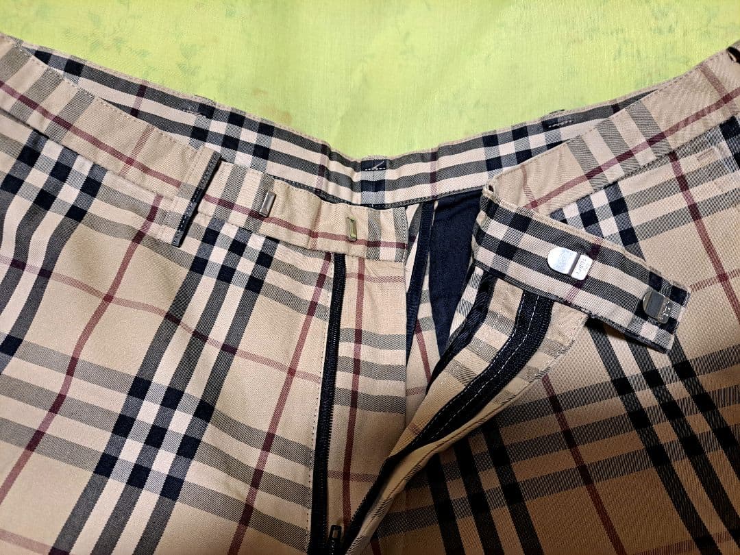 超名作　代名詞バーバリーチェック　バーバリーブラックレーベル　クレストブリッジ