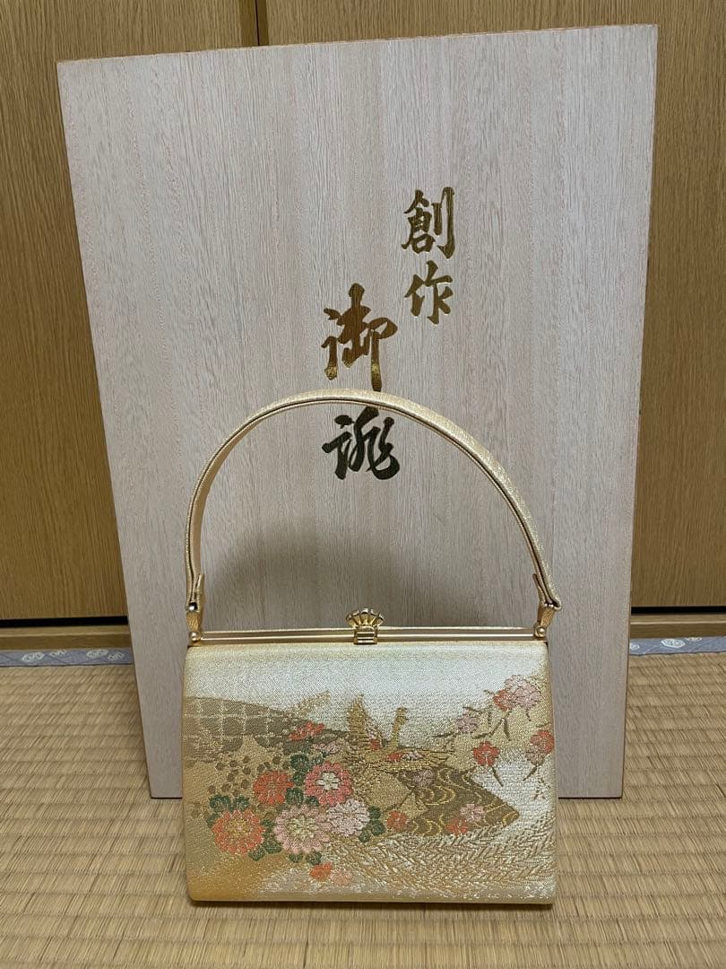 上品✨草履と和装バッグセット【木箱、手鏡付】帯地の淡いゴールド　金銀刺繍
