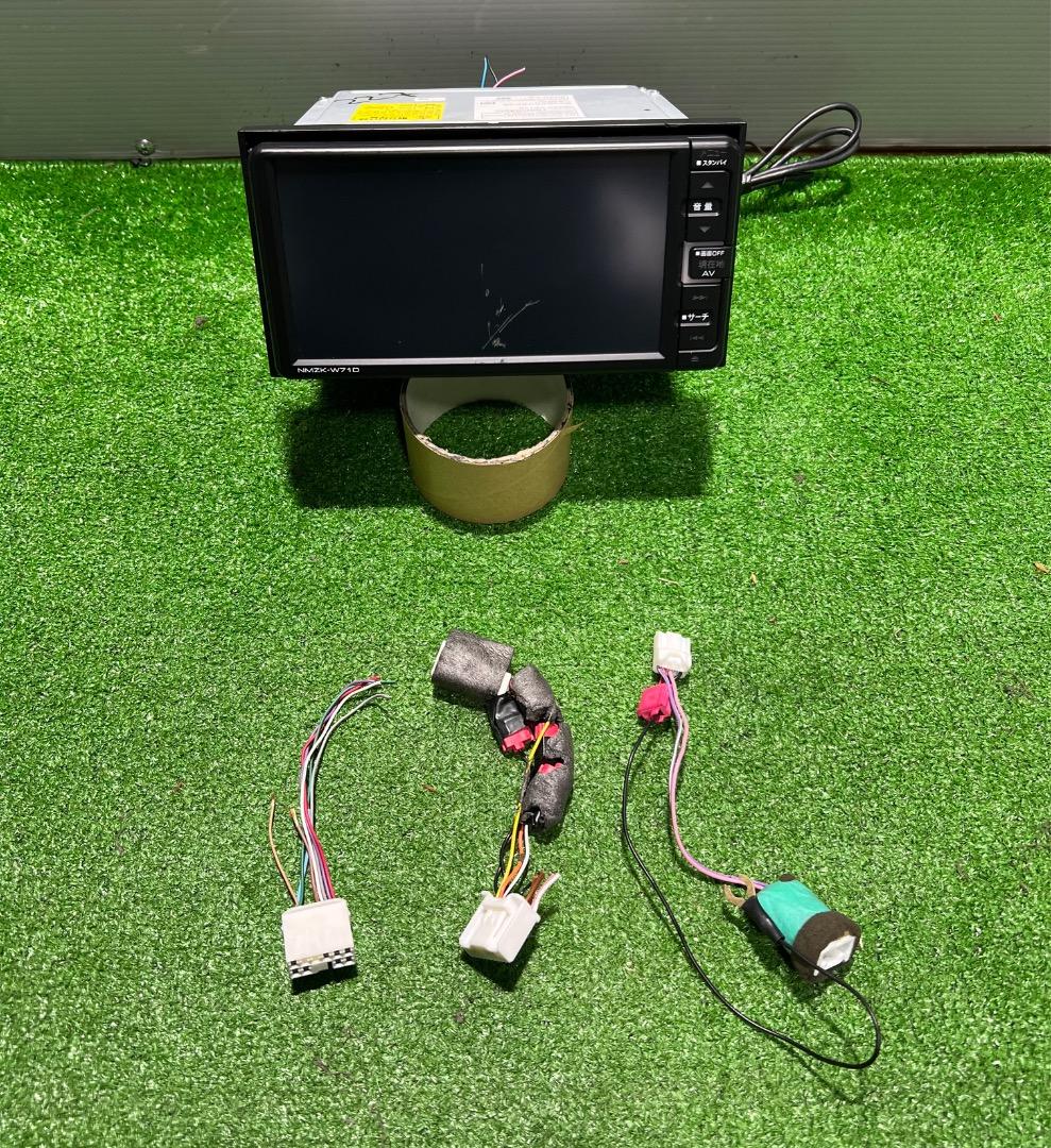 中古 ダイハツ純正　NMZK-W71D カーナビ ジャンク品