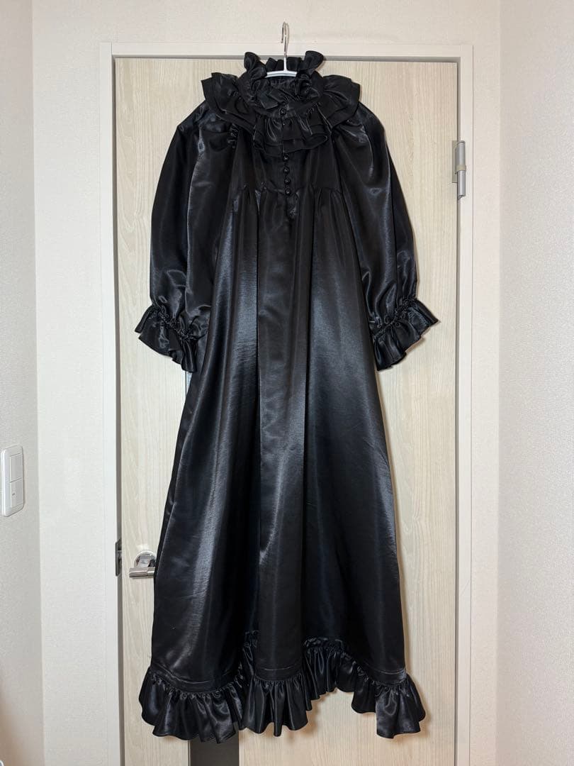 フェルメリストビームス　サテンフリルワンピース