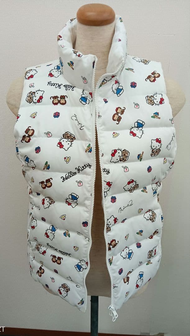 美品　ninamew ダウンベスト　ハローキティ　服　レディース