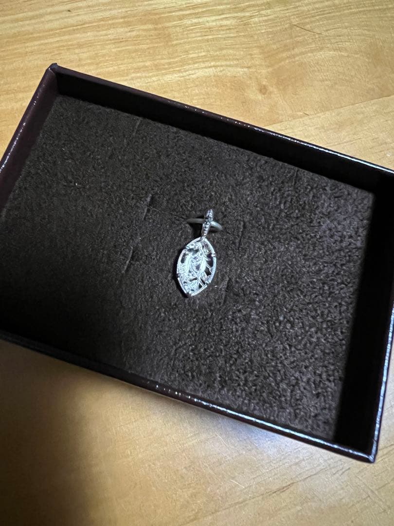 agete シルバークォーツ／マーカサイトチャーム