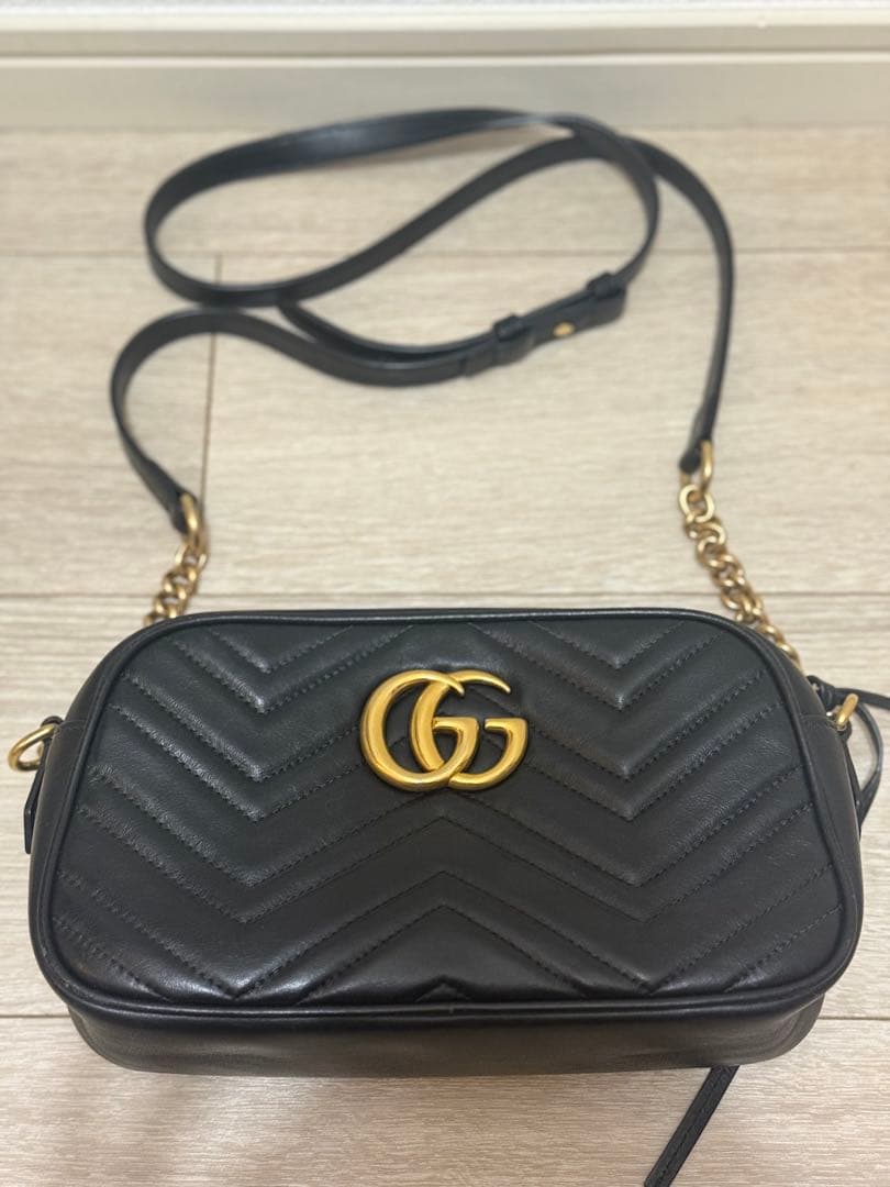 GUCCI ブラック GGロゴ ショルダーバッグ