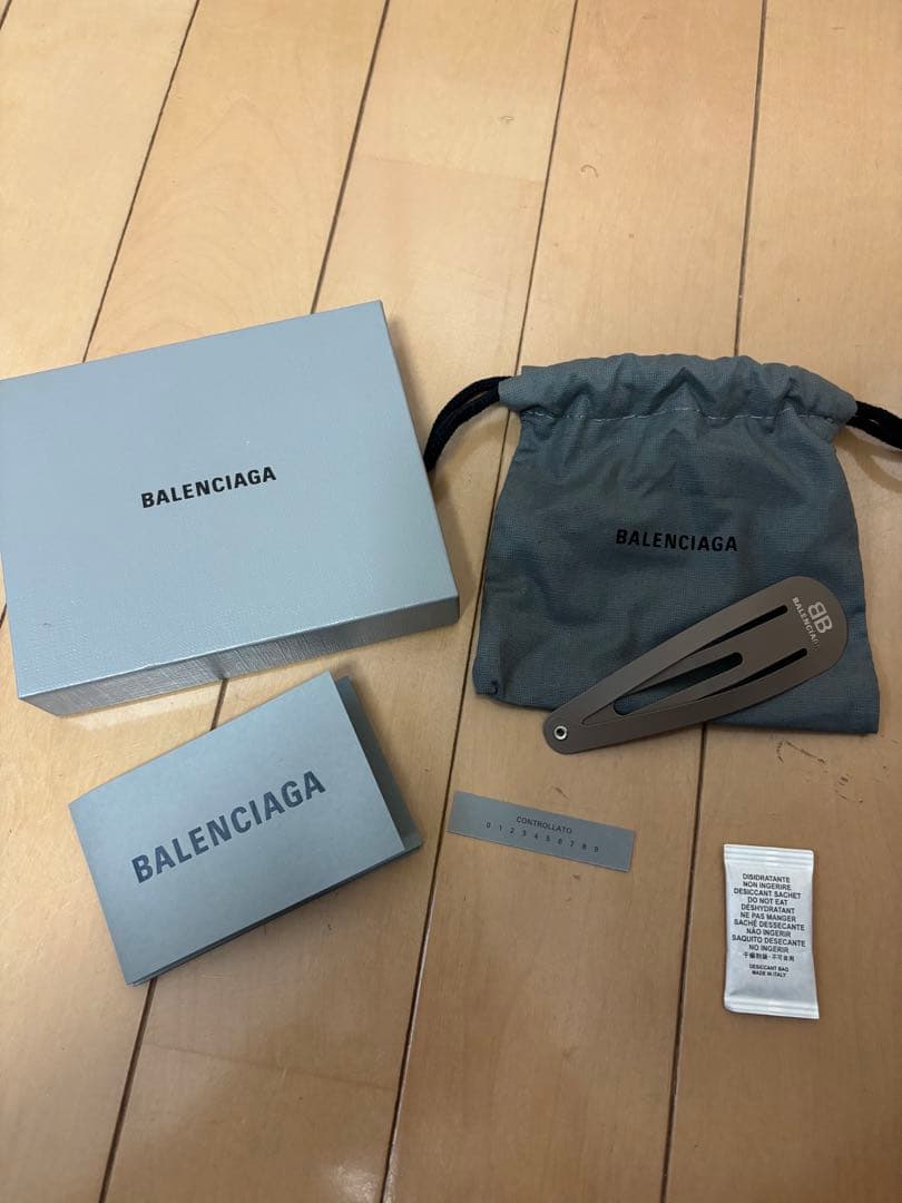 バレンシアガ　ヘアピン